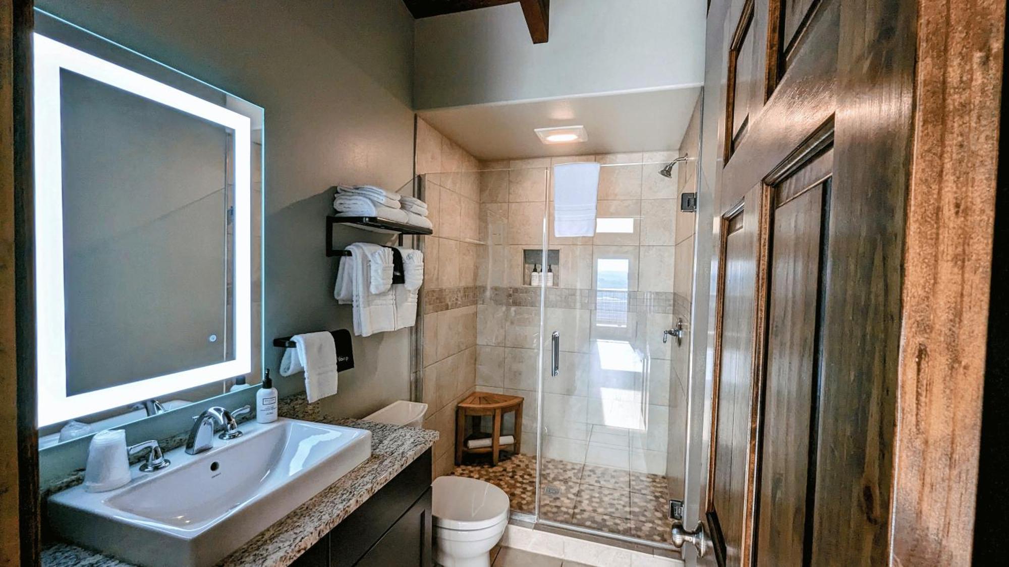 Lone Point Cellars Hotel Brewster Екстериор снимка