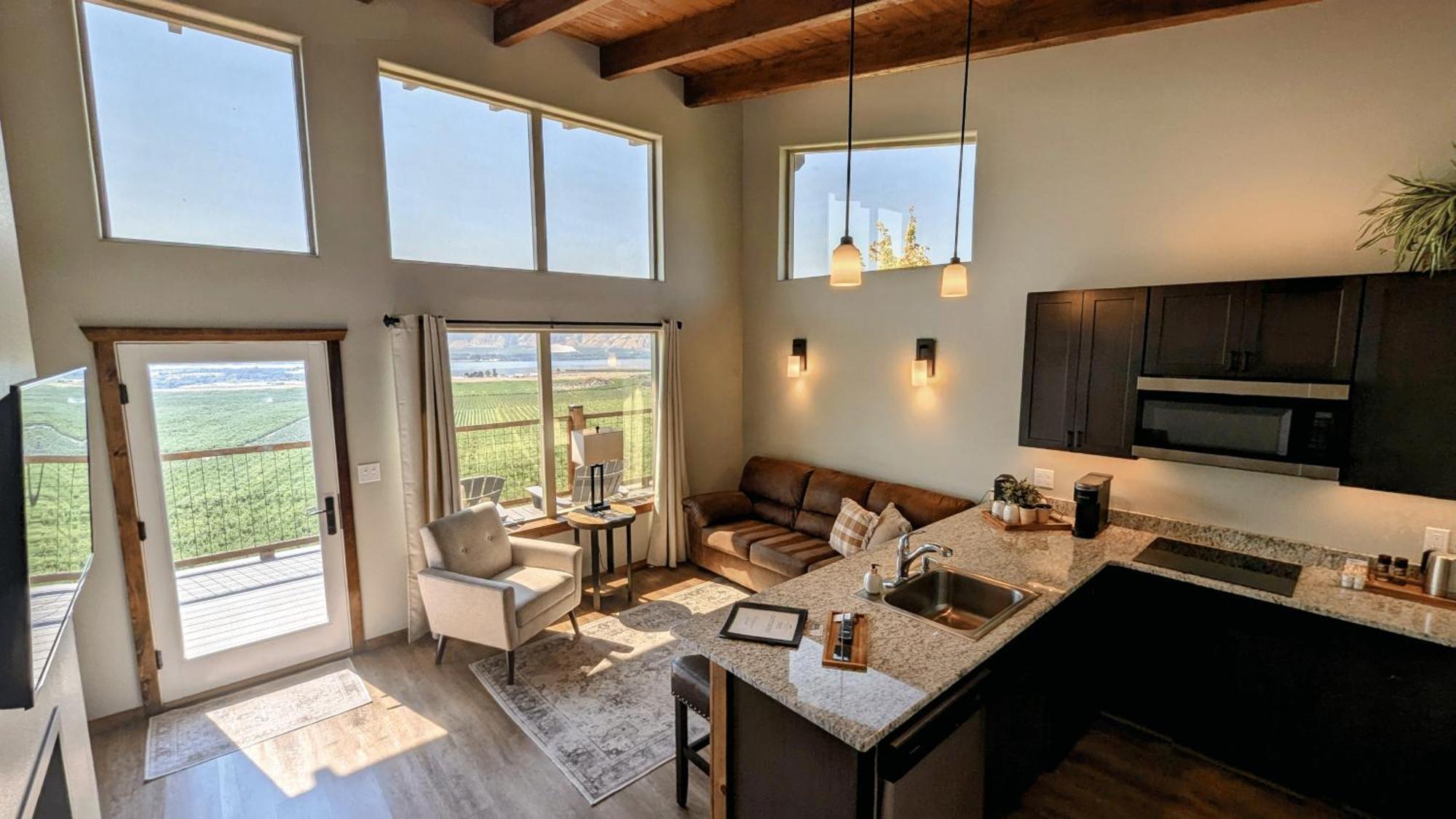 Lone Point Cellars Hotel Brewster Екстериор снимка